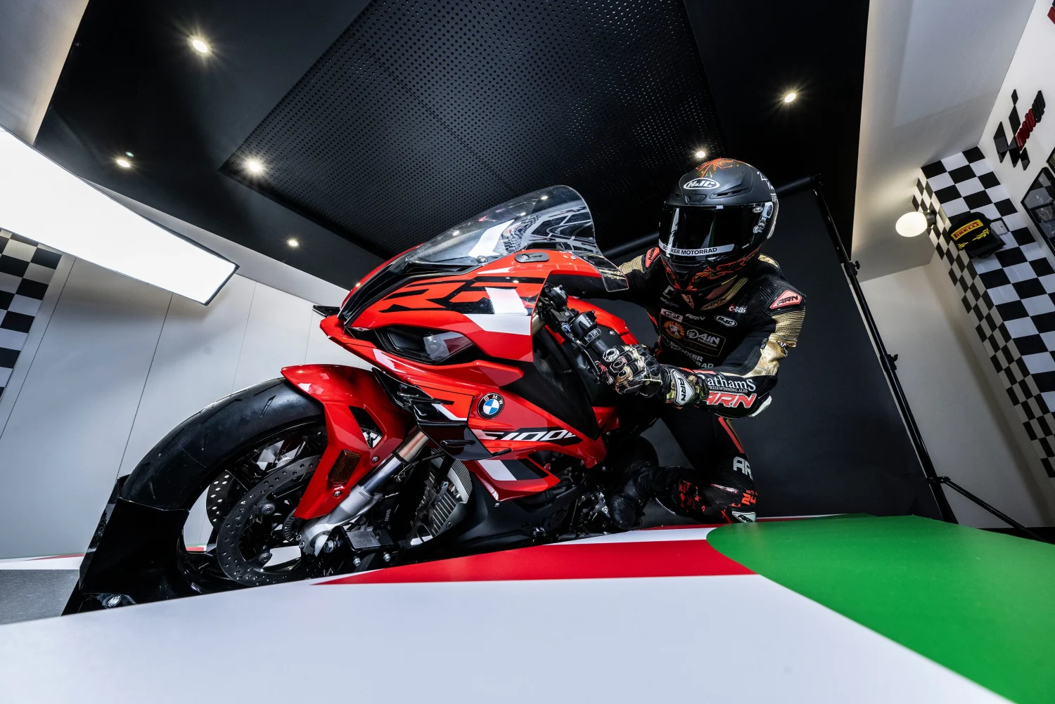 Pro rider leaning into a simulated corner on the Plenitus Racing Sim